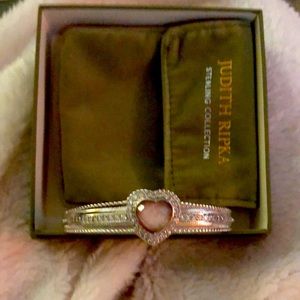 * SIGNED -JUDITH RIPKA -925
* SIZE -7 TO 7.25" WRIST SIZE